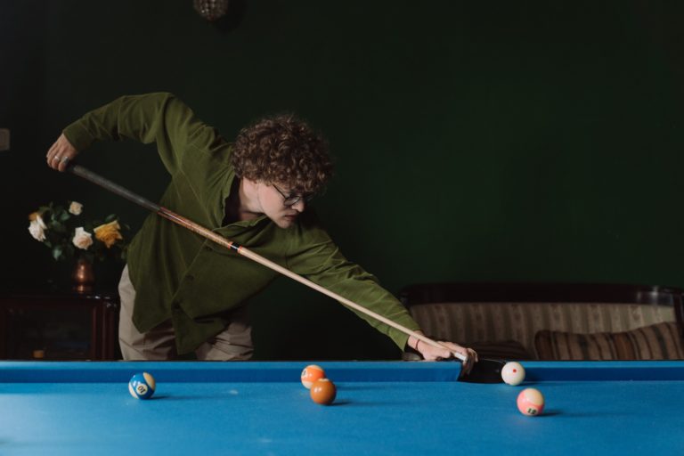 4 Steps To Choosing The Right Cue Stick