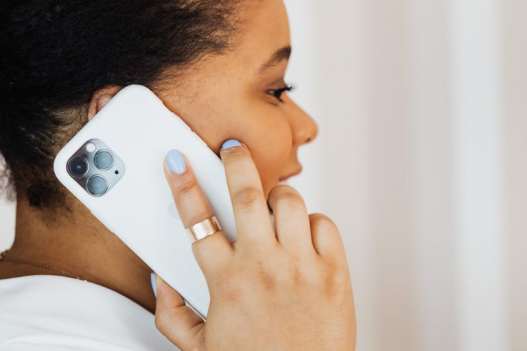 4 Interesting Reasons to Use a Prepaid Mobile Phone When Traveling