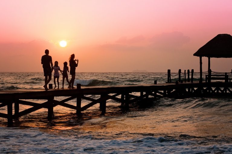 6 Budget-Friendly Tips for Planning Your Next Family Vacation