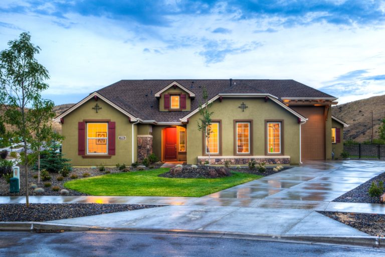 5 Tips for Picking a New Fence
