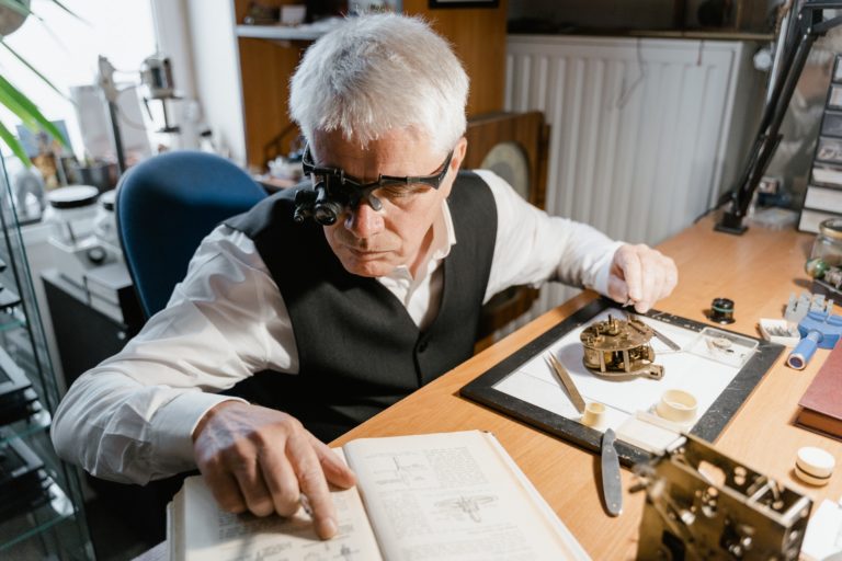 3 Common Eyeglass Repairs and How to Fix Them