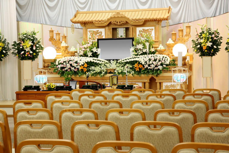 4 Questions to Ask When Deciding Which Funeral Homes to Use