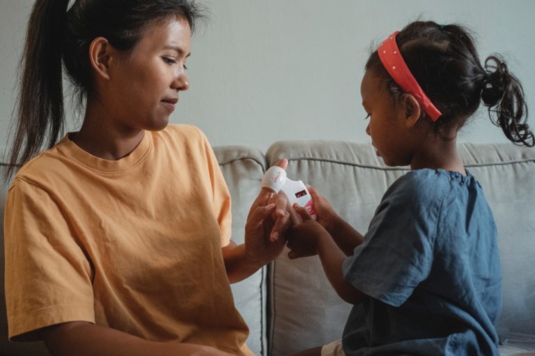 4 Easy Tips to Increase Accuracy When Using a Kids Pulse Oximeter