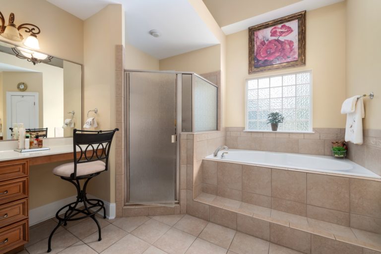 3 Vital Reasons to Use a Contractor for a Bathroom Remodel￼