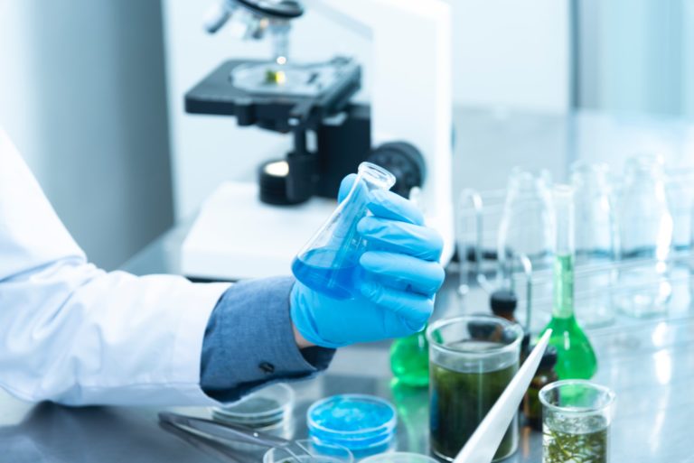 6 Tips for Choosing the Best Countertop for a Science Lab