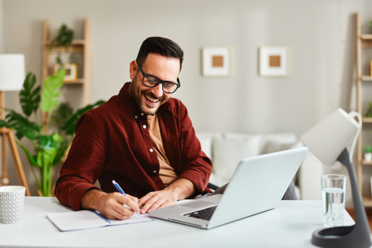 Building a Seamless Onboarding Experience with Training Software and Digital Adoption