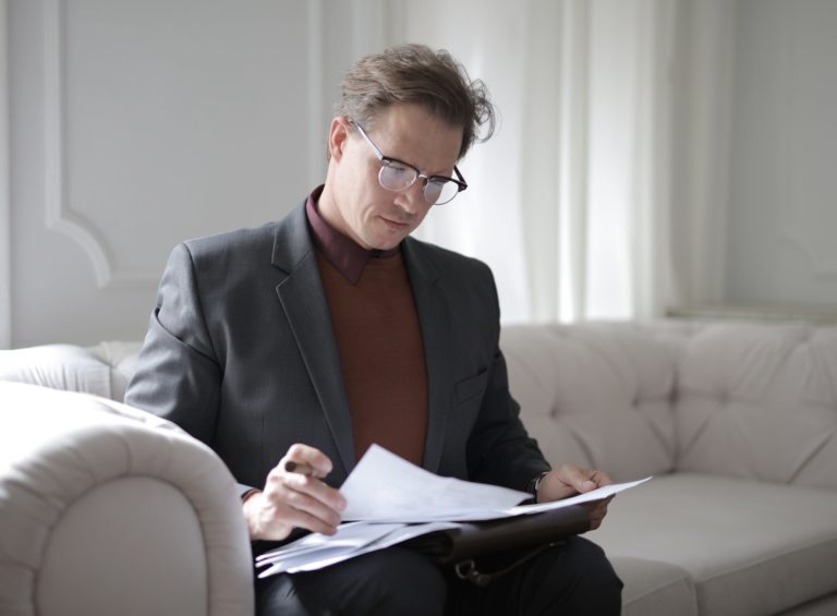 6 Major Signs That You Should See a Lawyer After a Wreck