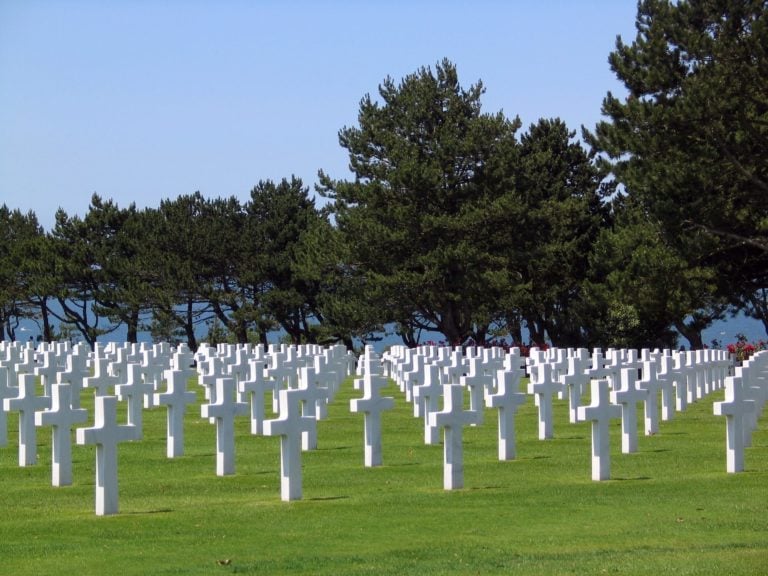 5 Tips for Choosing Between Burial or Cremation for a Loved One