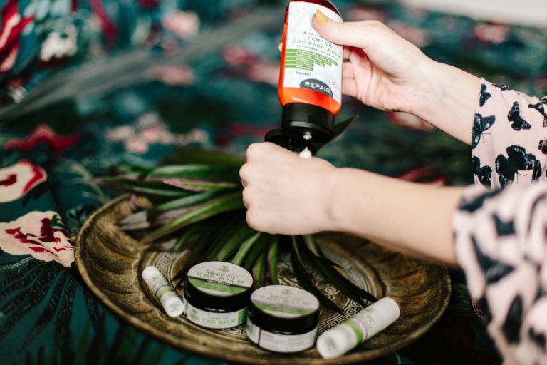 6 Ways to Use CBD Products to Help Relax During the Holidays
