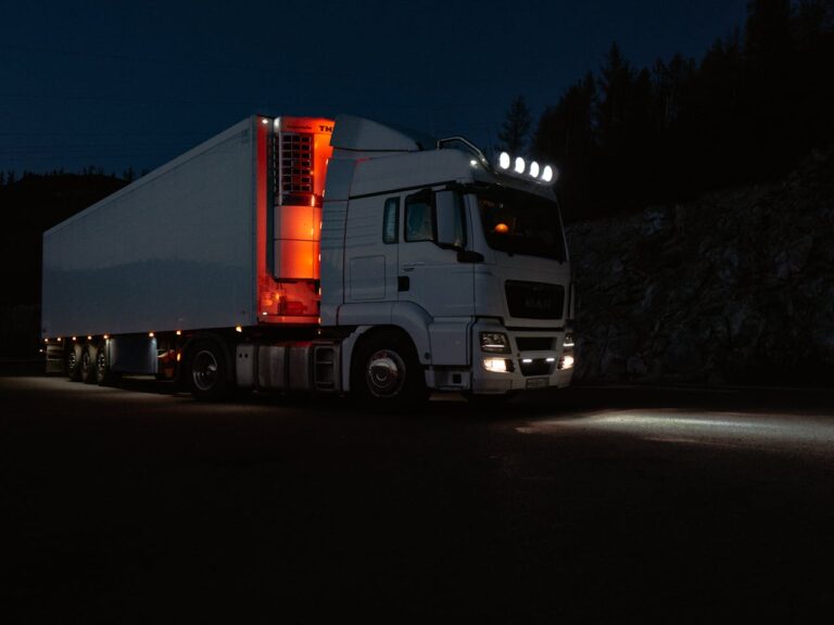How Investigators Reconstruct Large-Vehicle Crashes